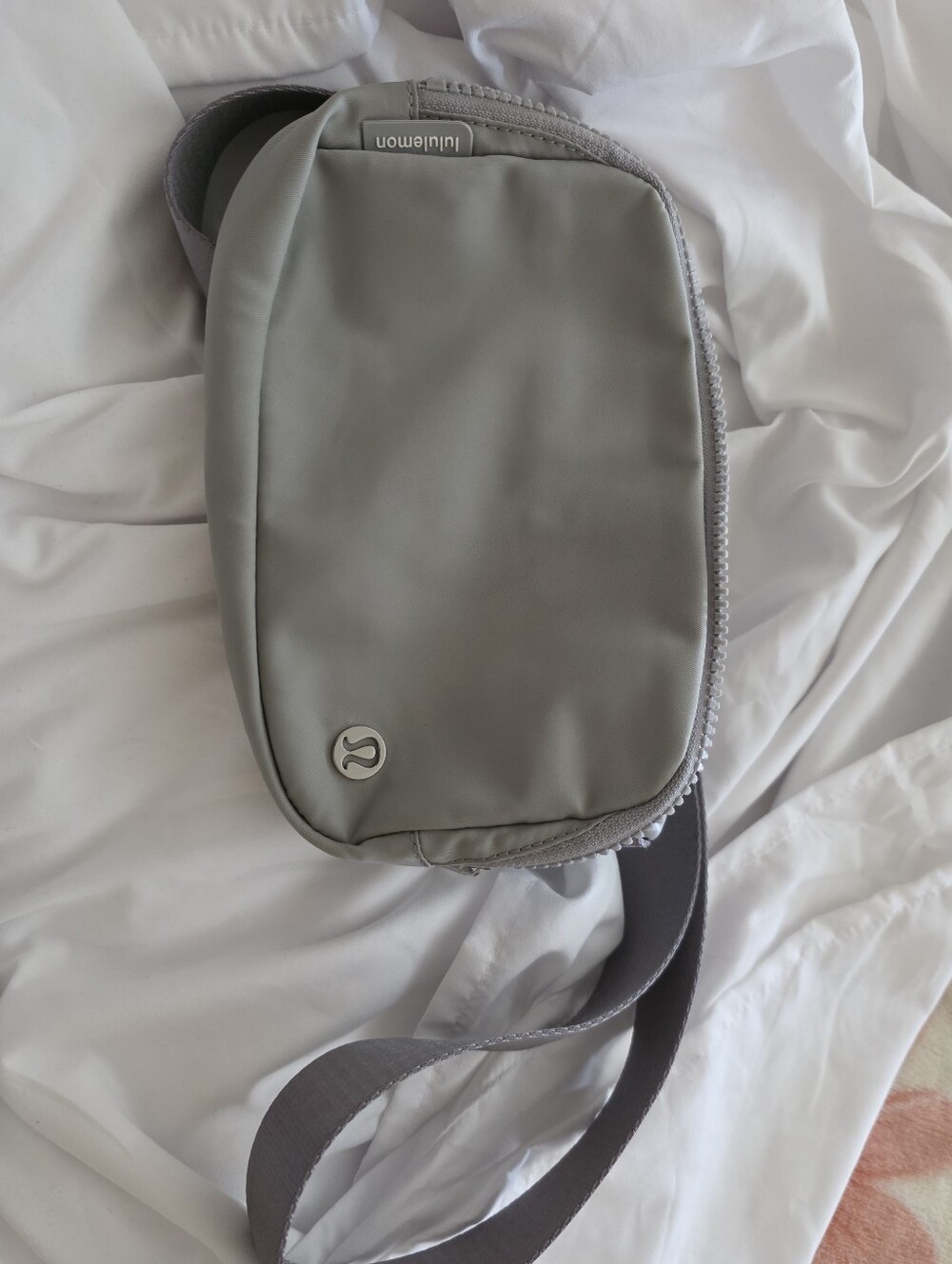 Lululemon Everywhere Belt Bag SILVER DROP 1 Liter Volume